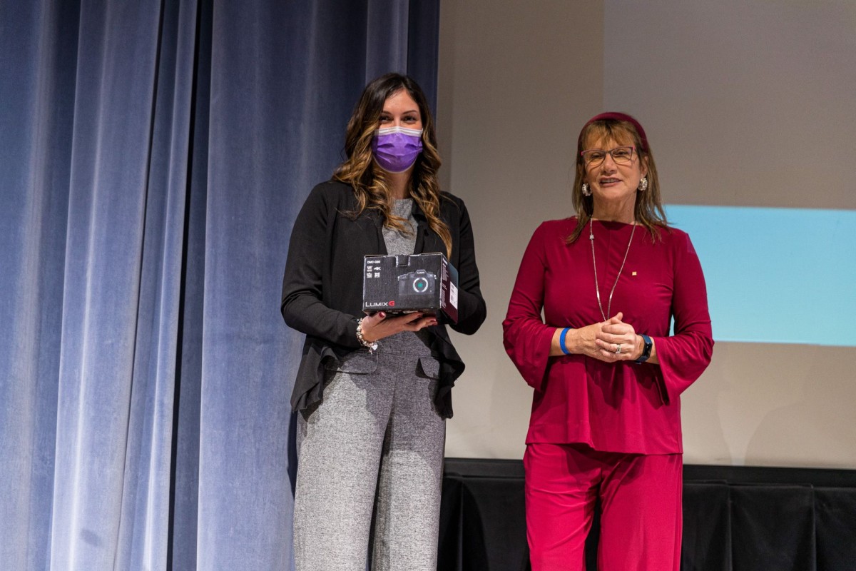 Chirico accepted the SIE award from past president Dr. Maria Teresa Sberna.